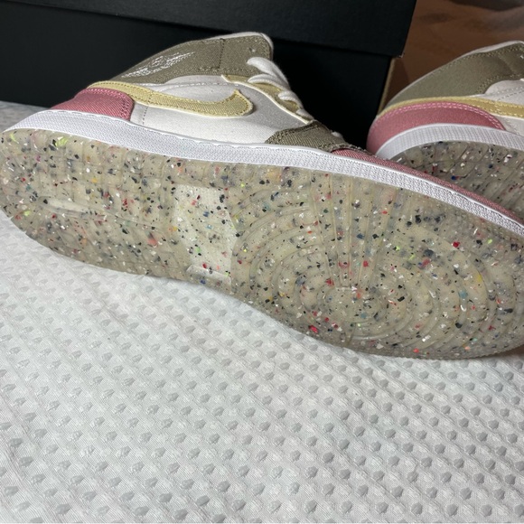 Jordan 1 Mid Vivid Green - Picture 10 of 11